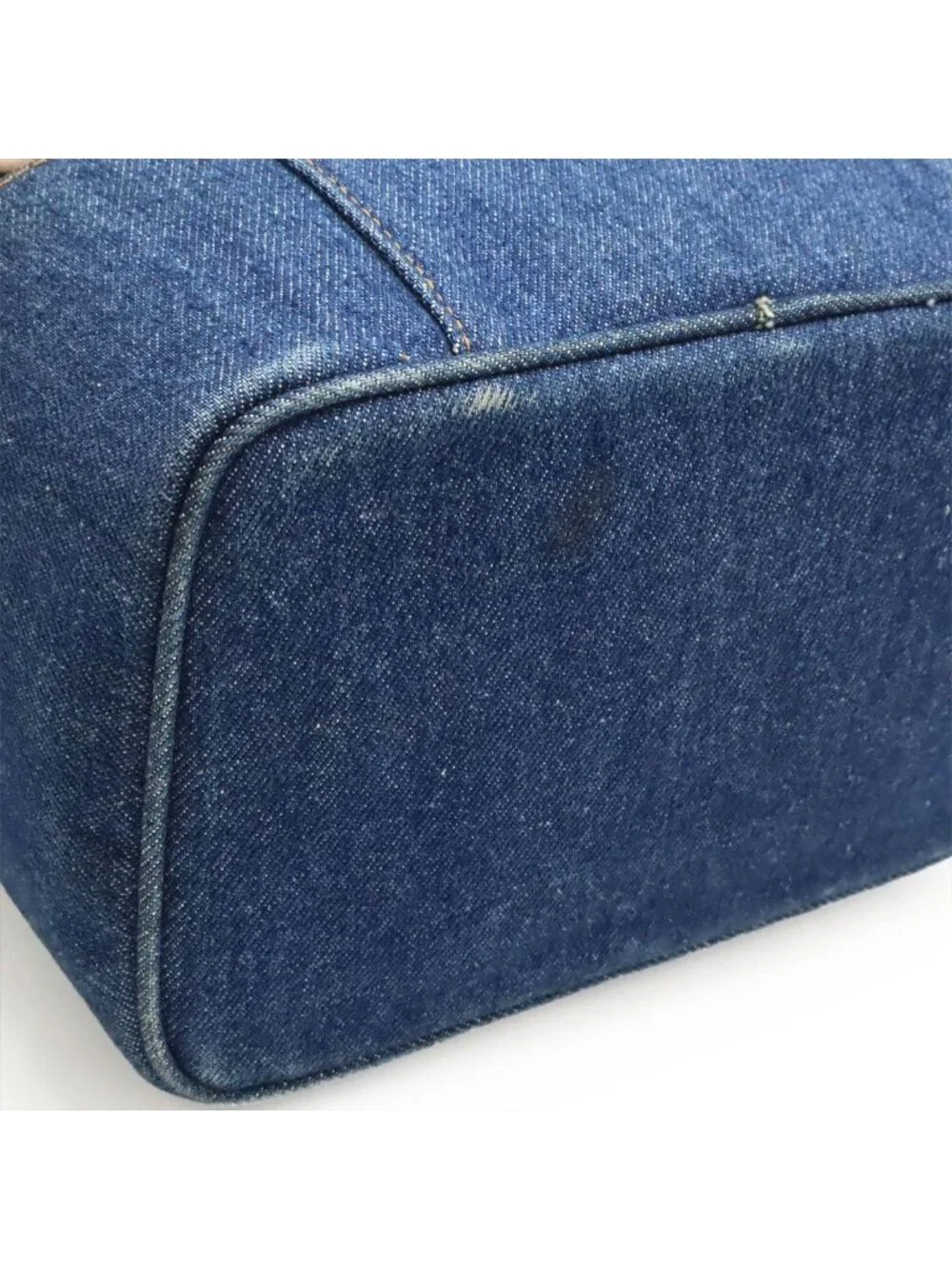 Chanel CC Logo Denim Vanity Handbag Makeup Pouch Blue Indigo Gold - Picture 3 of 9